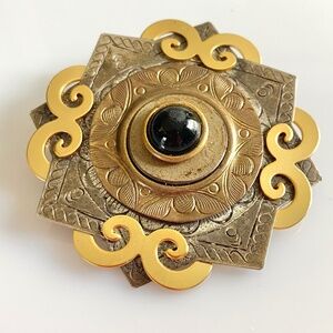 VINTAGE BROOCH